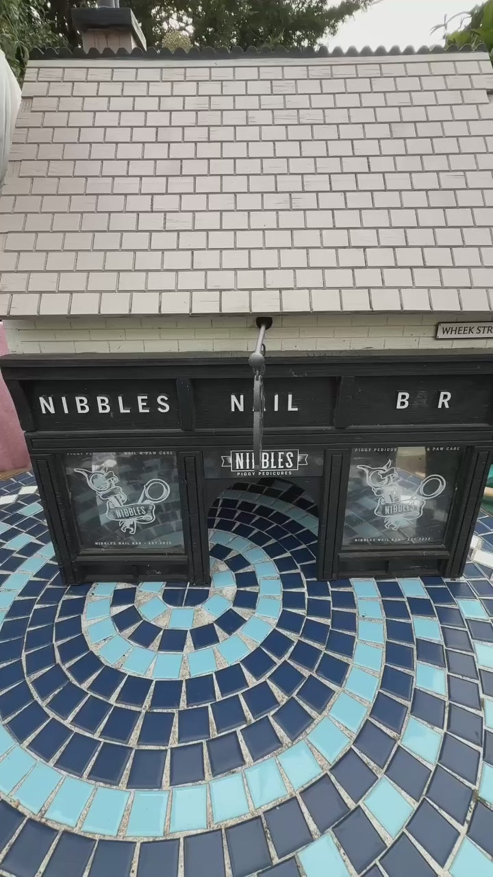 HayPigs!® Nibbles Nail Bar